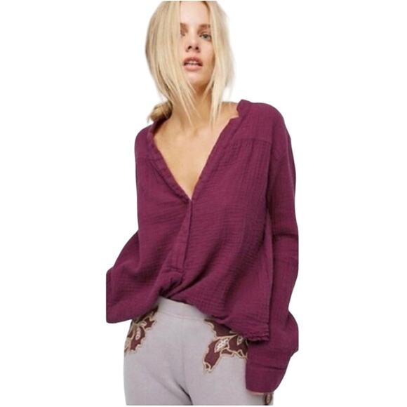 Free People Beach Day Magenta Frayed Hem Henley Pullover Top Oversized Small - Picture 2 of 11